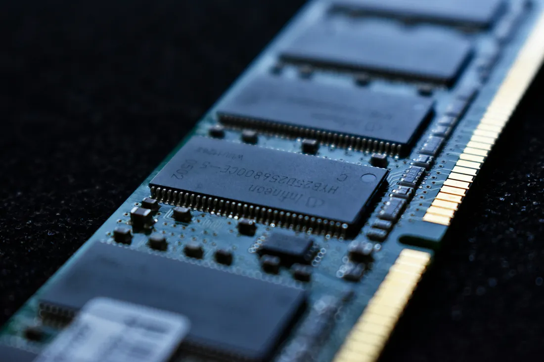 Samsung Predicts End of Memory Shortage by 2028 Amid AI Bubble Concerns
