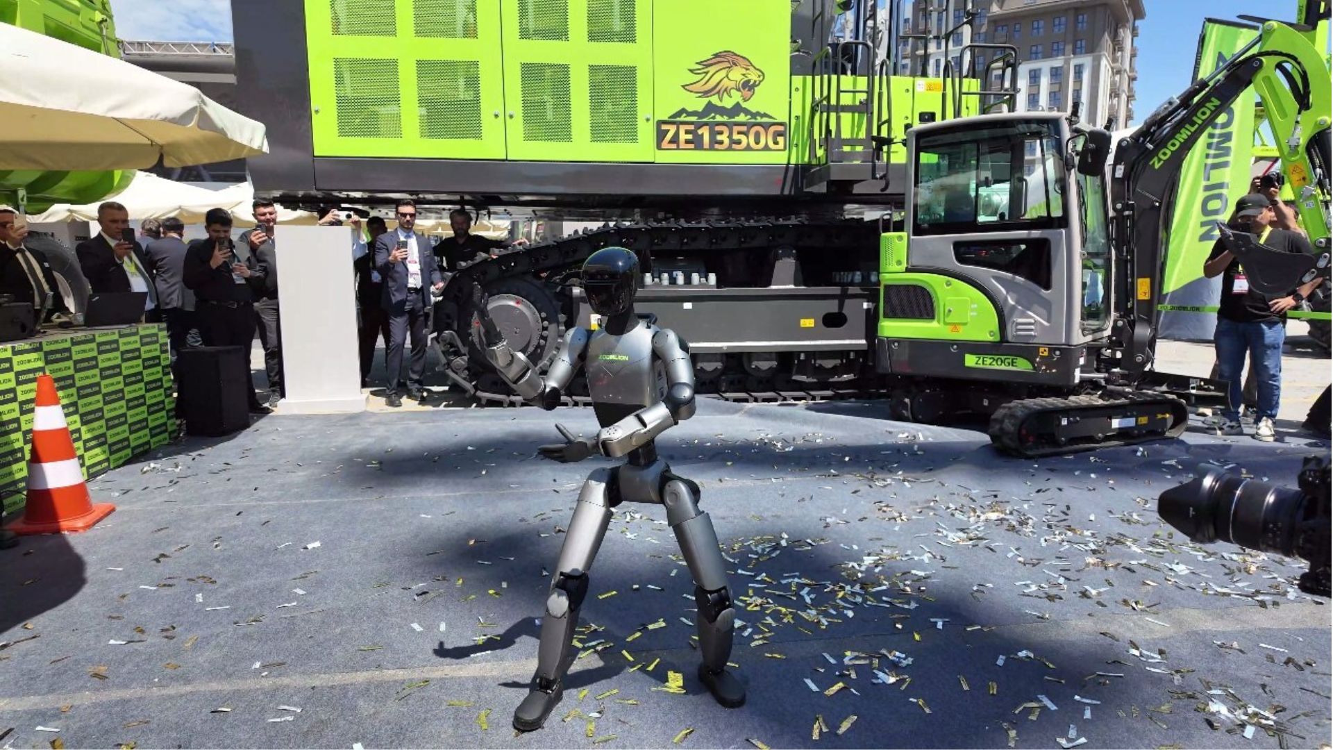 Chinese Humanoid Robot Z01 Showcases Tai Chi Movements at KOMATEK 2026