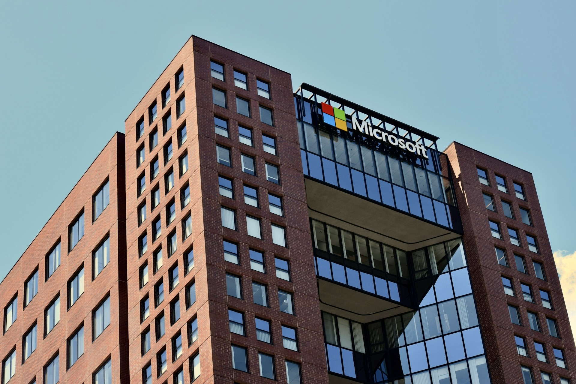 Pentagon Signs $9.6 Billion Agreement with Microsoft