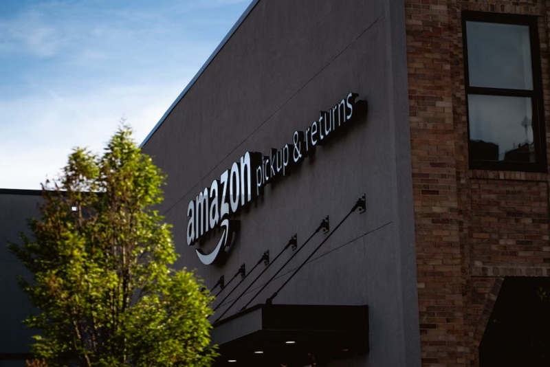 Amazon Plans Comeback in Smartphone Market After Fire Phone Failure